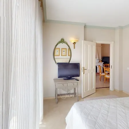 Andalucia Alta - Beautiful Nueva Andaluc Apartment